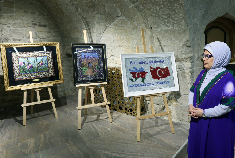 Azərbaycanın və Türkiyənin birinci xanımları İçərişəhərdə olublar<font color=red> - FOTOLAR</font>