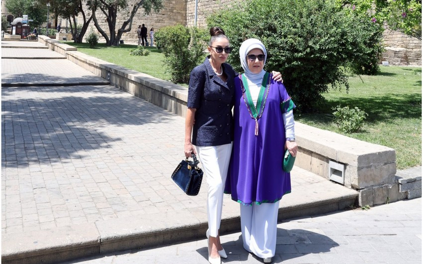 Azərbaycanın və Türkiyənin birinci xanımları İçərişəhərdə olublar<font color=red> - FOTOLAR</font>