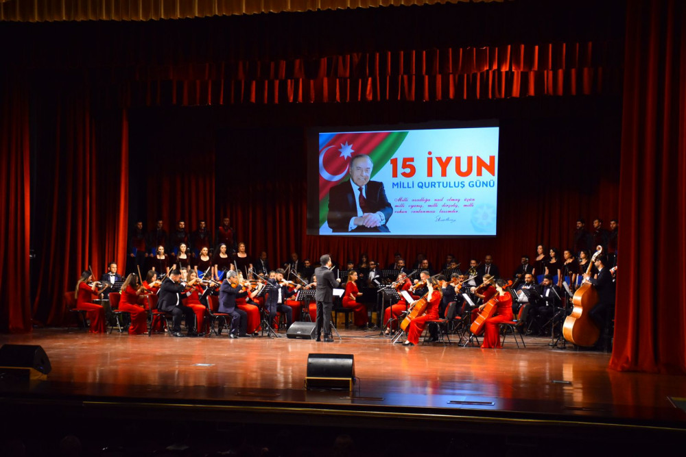 Naxçıvanda Milli Qurtuluş Günü münasibətilə konsert təşkil olunub<font color='red'> - YENİLƏNİB</font><font color=red> - FOTOLAR</font>