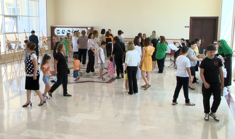 Asel Zeynəb Kayanın “Mənim rəngli sənətim” adlı fərdi rəsm sərgisi açılıb<font color=red> - FOTOLAR</font>