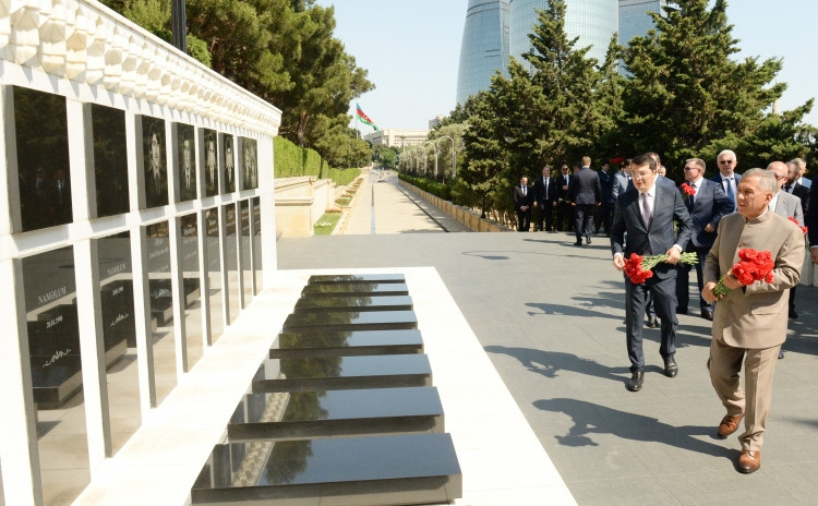 Rüstəm Minnixanov Şəhidlər xiyabanını ziyarət edib<font color=red> - FOTOLAR</font>