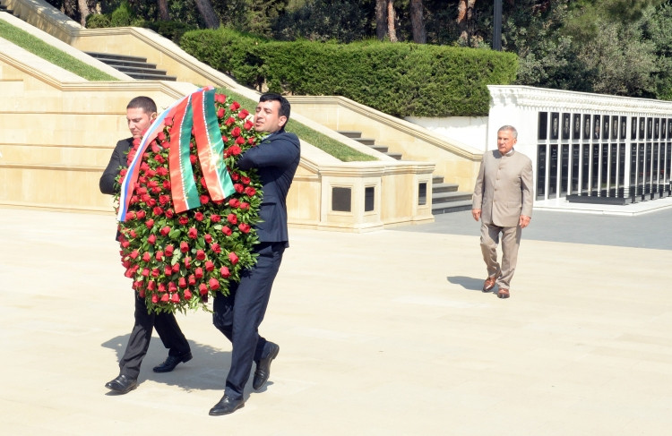 Rüstəm Minnixanov Şəhidlər xiyabanını ziyarət edib<font color=red> - FOTOLAR</font>