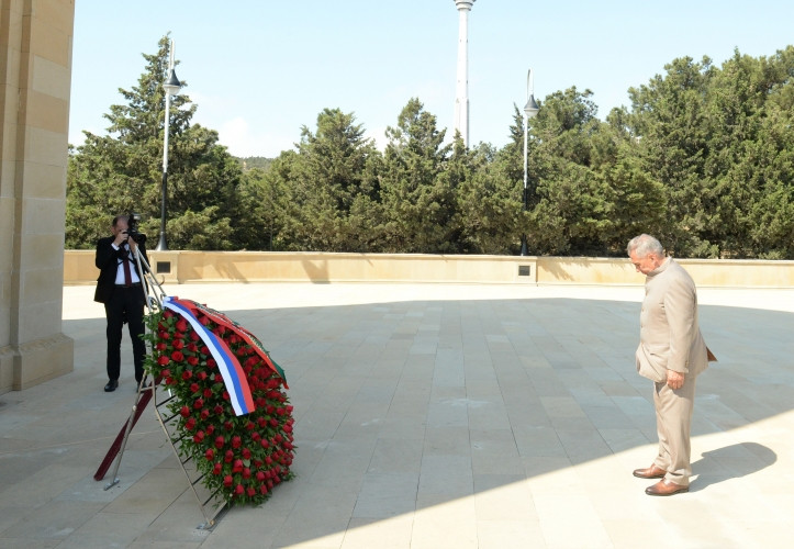 Rüstəm Minnixanov Şəhidlər xiyabanını ziyarət edib<font color=red> - FOTOLAR</font>