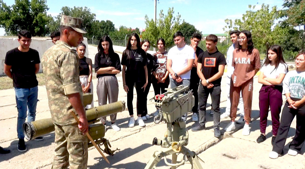 Gənclərin hərbçilərlə görüşü təşkil olunub<font color=red> - FOTOLAR</font>