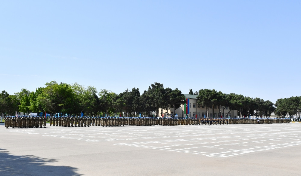 Prezident İlham Əliyev MN-in komando hərbi hissələrinin birində yaradılan şəraitlə tanış olub, hərbi hissəyə Döyüş bayrağını təqdim edib<font color='red'> - YENİLƏNİB 2</font><font color=red> - FOTOLAR</font>