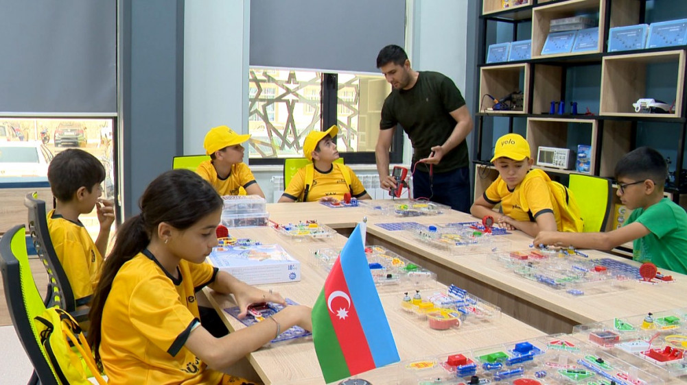“Yay futbol düşərgəsi”nin iştirakçıları STEAM Mərkəzində olub<font color=red> - FOTOLAR</font>