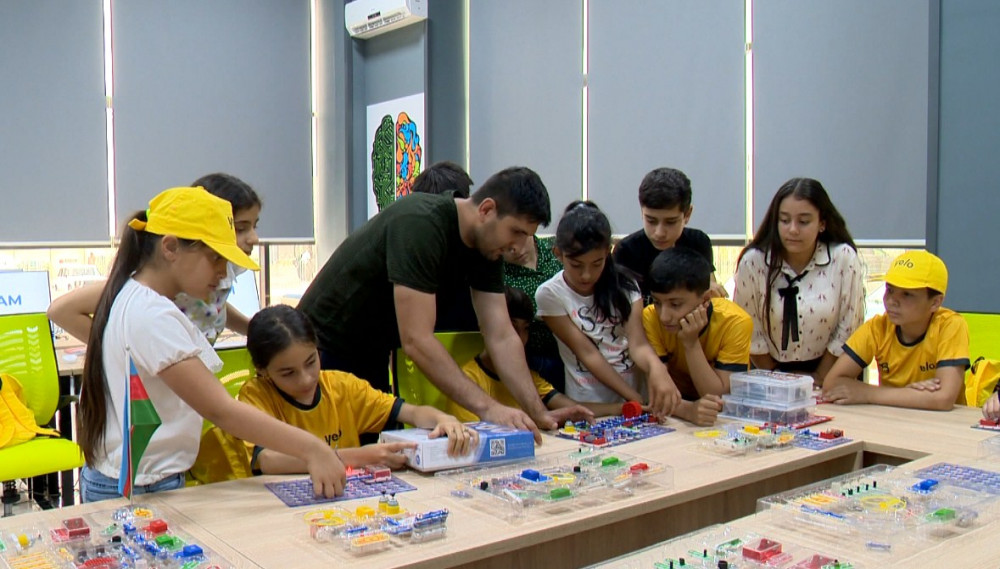 “Yay futbol düşərgəsi”nin iştirakçıları STEAM Mərkəzində olub<font color=red> - FOTOLAR</font>