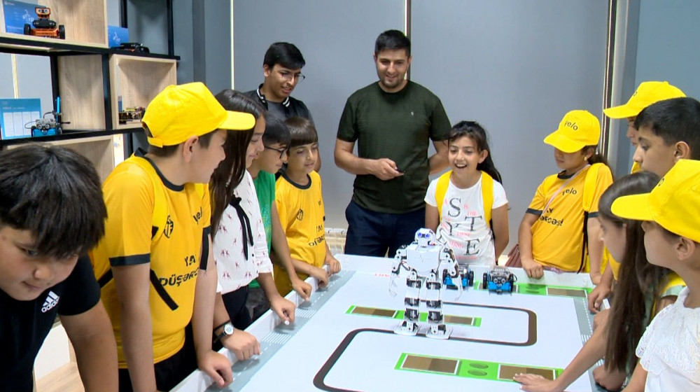 “Yay futbol düşərgəsi”nin iştirakçıları STEAM Mərkəzində olub<font color=red> - FOTOLAR</font>