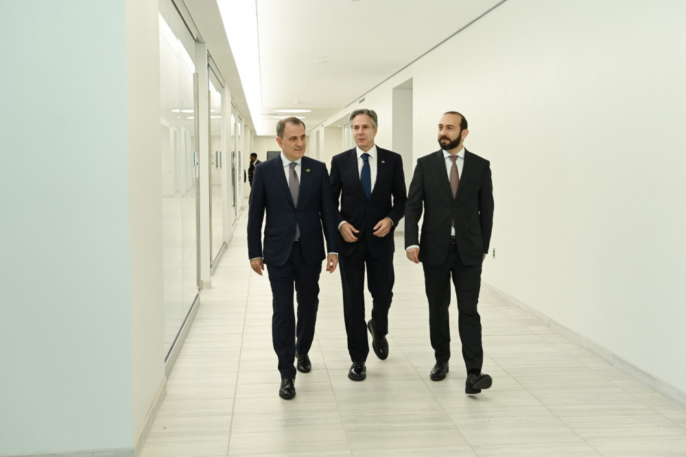 Blinkenin iştirakı ilə Azərbaycan və Ermənistan XİN rəhbərlərinin görüşü keçirilir<font color=red> - FOTOLAR</font>