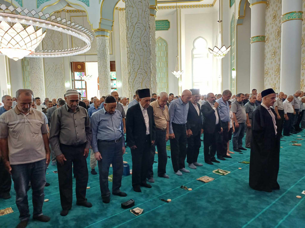 Naxçıvan məscidlərində bayram namazı qılınıb<font color=red> - FOTOLAR</font>