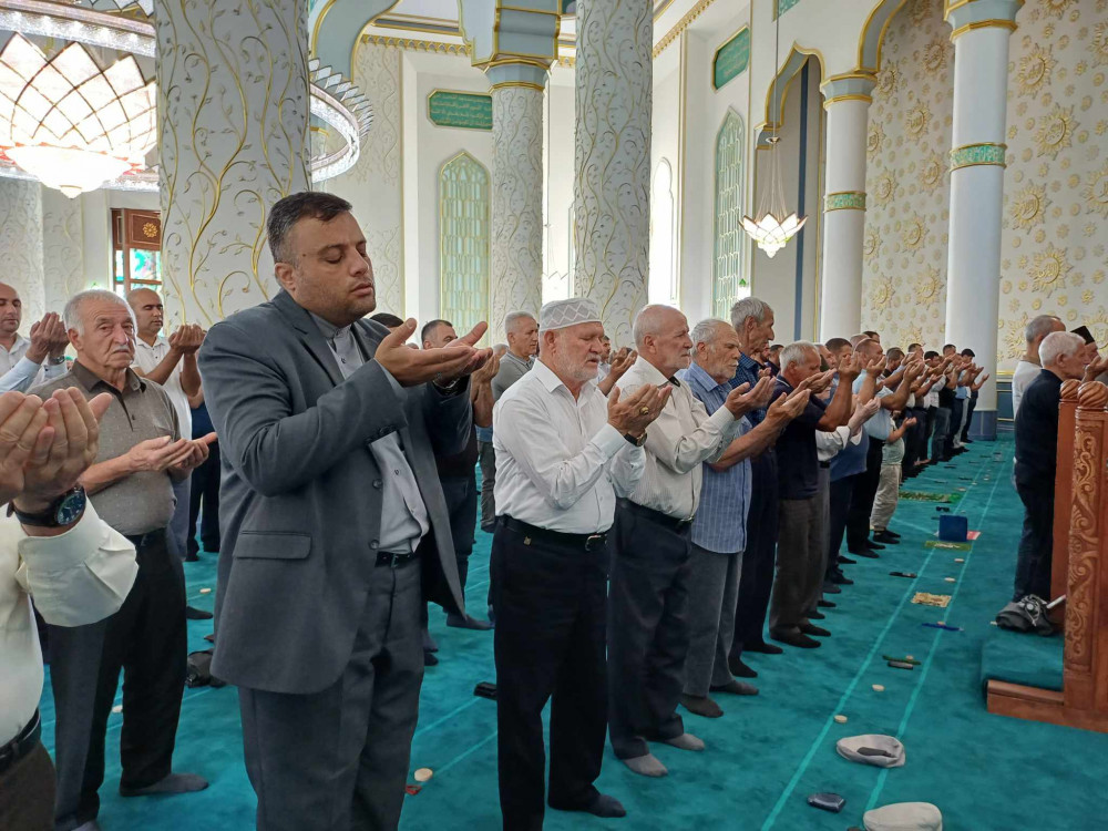 Naxçıvan məscidlərində bayram namazı qılınıb<font color=red> - FOTOLAR</font>