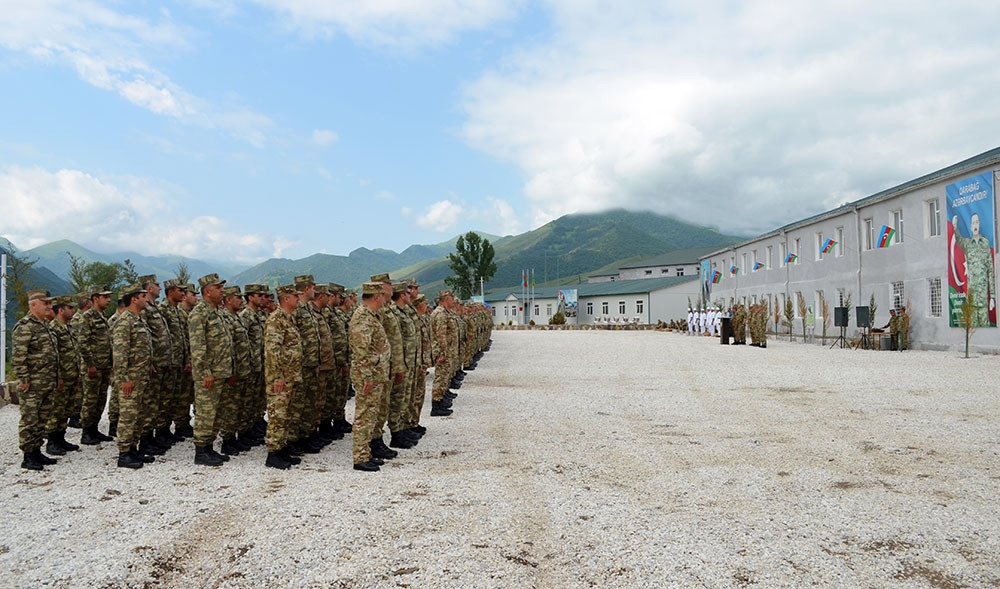 Azərbaycan Ordusunun Baş Qərargah rəisi bir neçə döyüş mövqeyində olub<font color=red> - FOTOLAR</font>