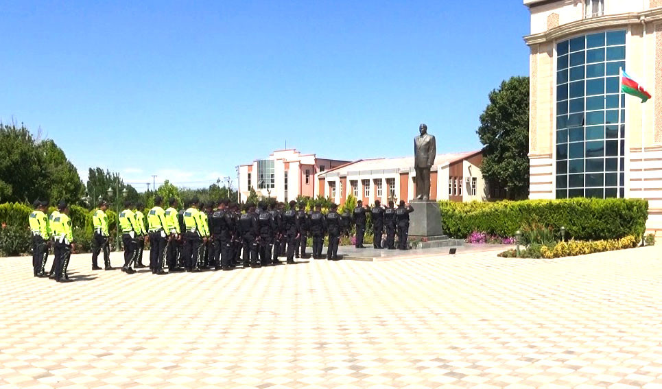 Şərurda ulu öndərin abidəsi ziyarət edilib<font color=red> - FOTOLAR</font>