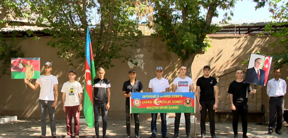 Daha bir qrup gənc ordu sıralarına yola salınıb<font color=red> - FOTOLAR</font>