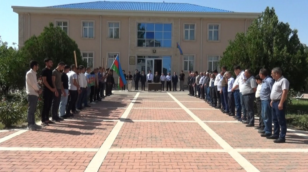 Daha bir qrup gənc ordu sıralarına yola salınıb<font color=red> - FOTOLAR</font>