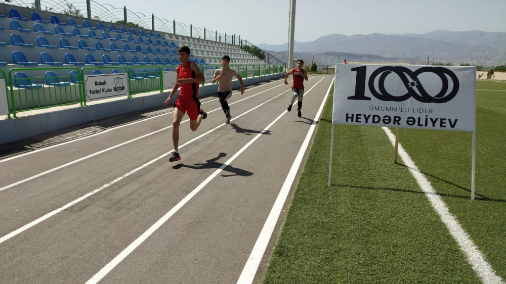 Ordubad Şəhər Stadionunda “Heydər Əliyev İli”nə həsr olunan atletikanın qaçış növü üzrə yarış keçirilib<font color=red> - FOTOLAR</font>