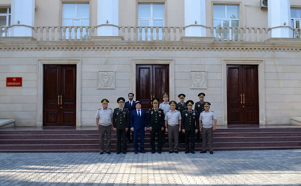 Qırğızıstan müdafiə nazirinin rəhbərlik etdiyi nümayəndə heyətinin ölkəmizə səfəri davam edir<font color=red> - FOTOLAR</font>