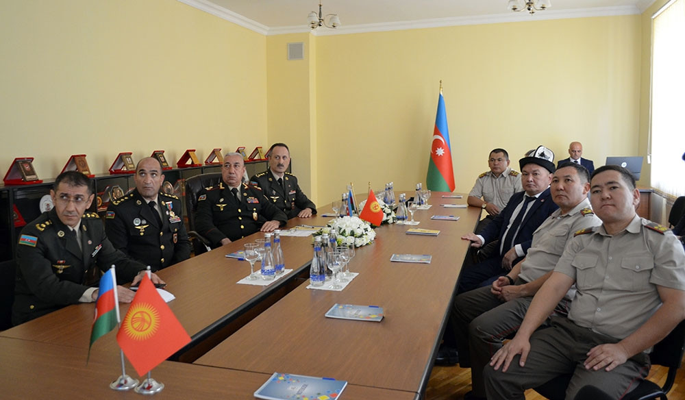 Qırğızıstan müdafiə nazirinin rəhbərlik etdiyi nümayəndə heyətinin ölkəmizə səfəri davam edir<font color=red> - FOTOLAR</font>