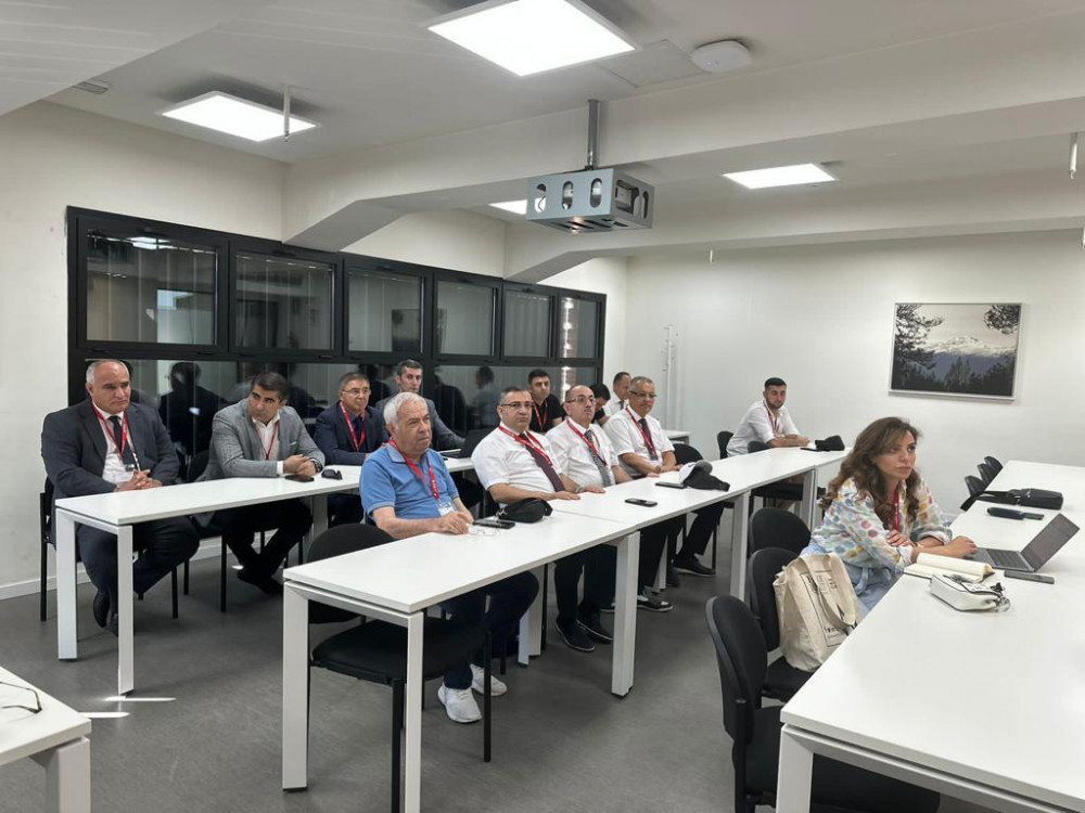 “Naxçıvan” Universitetinin rəhbərliyi “Azərbaycan Rektorlar Konfransının yaradılması” - ECAR Erasmus+ layihəsi çərçivəsində hal-hazırda İspaniyada səfərdədir<font color=red> - FOTOLAR</font>