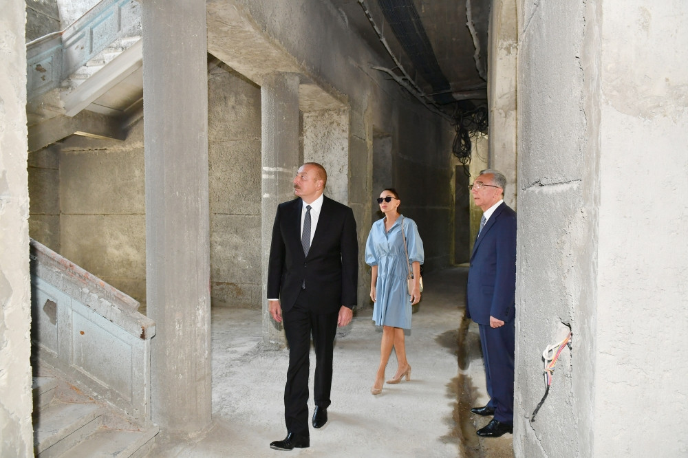 Prezident İlham Əliyev və birinci xanım Mehriban Əliyeva Mərkəzi Nəbatat Bağında aparılan işlərlə tanış olublar <font color='red'> - YENİLƏNİB</font><font color=red> - FOTOLAR</font>