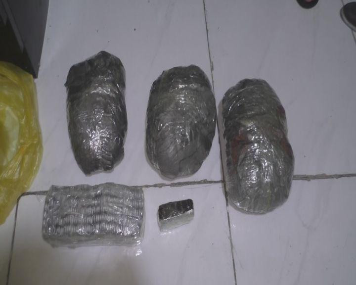 Göyçayda iranlı narkotacirə kuryerlik edən şəxs saxlanılıb<font color=red> - FOTOLAR</font>