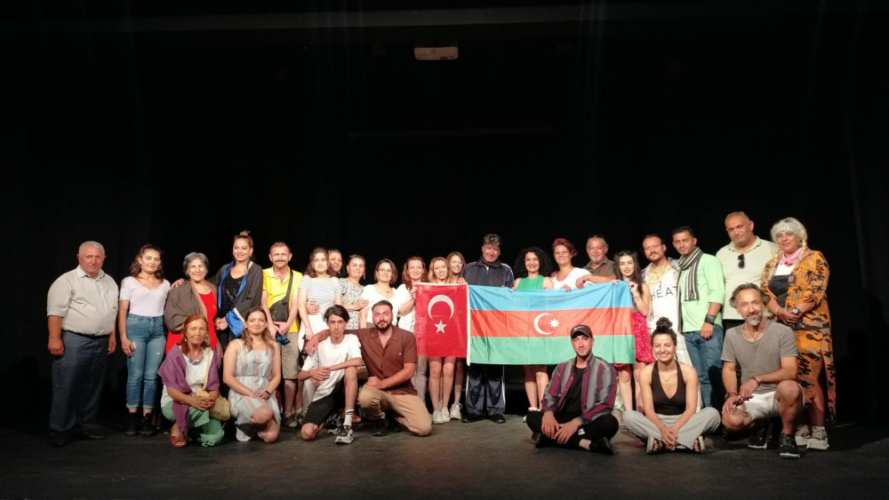 Naxçıvan Dövlət Milli Dram Teatrının kollektivi Türkiyədə qastrol səfərində olub<font color=red> - FOTOLAR</font>