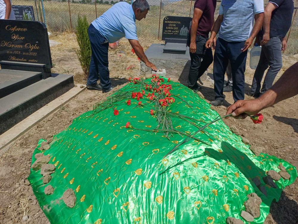 Naxçıvanda göldə batan şəxsləri xilas etməyə çalışarkən boğularaq ölən polis dəfn olunub<font color=red> - FOTOLAR</font>