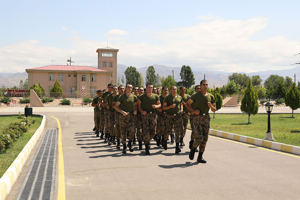 Daxili Qoşunların Naxçıvandakı birləşməsində gənc əsgərlər hərbi xidmətə hazırlanır<font color=red> - FOTOLAR</font>