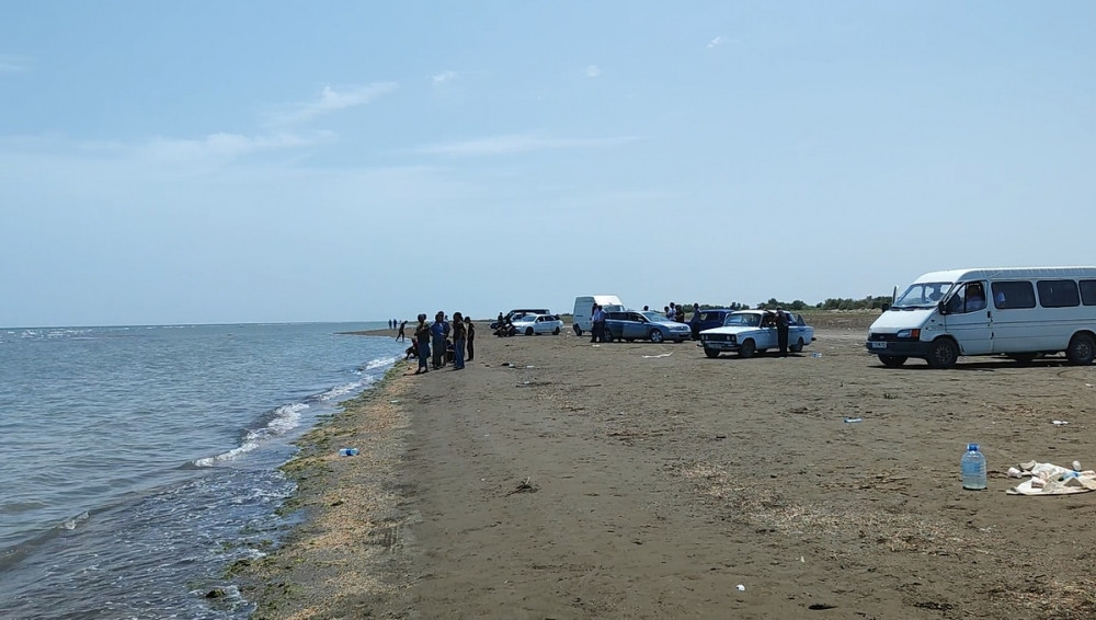 Siyəzəndə dənizdə boğulan yeniyetmələrdən daha birinin meyiti tapılıb<font color=red> - FOTOLAR</font>