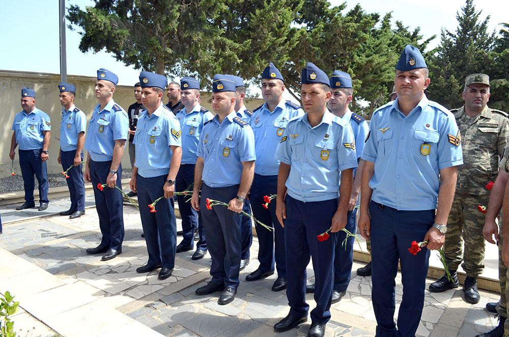 Şəhid hərbi pilot Rəşad Atakişiyevin məzarı ziyarət edilib<font color=red> - FOTOLAR</font>