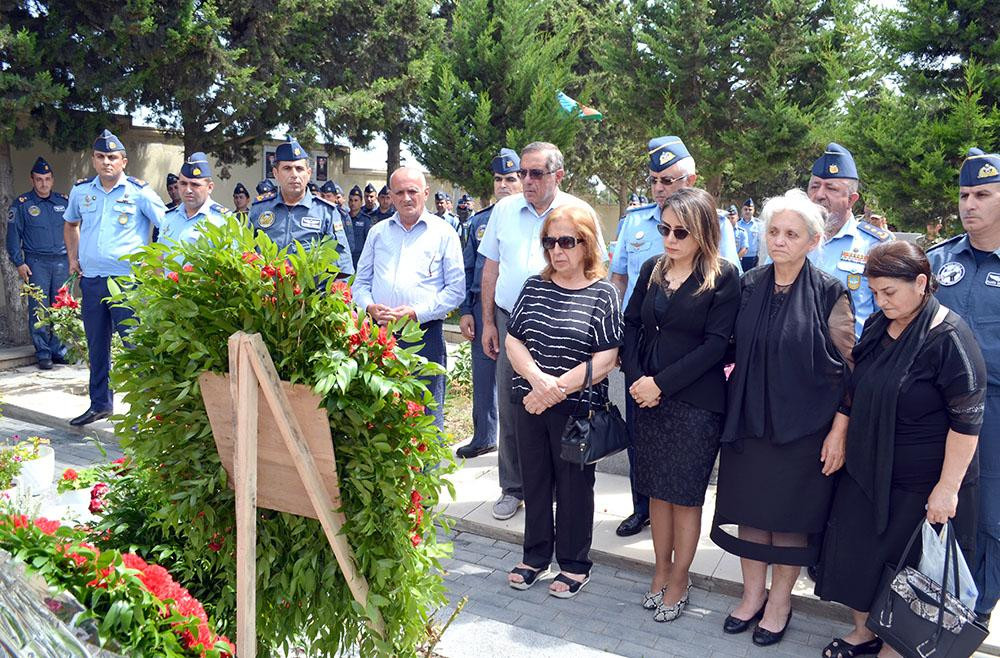 Şəhid hərbi pilot Rəşad Atakişiyevin məzarı ziyarət edilib<font color=red> - FOTOLAR</font>