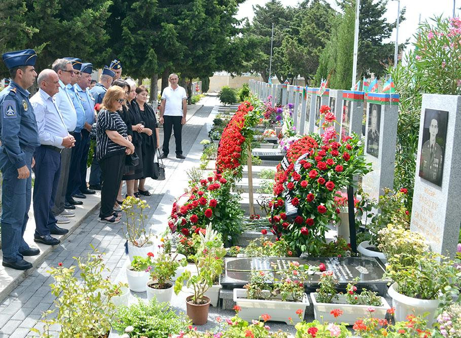 Şəhid hərbi pilot Rəşad Atakişiyevin məzarı ziyarət edilib<font color=red> - FOTOLAR</font>