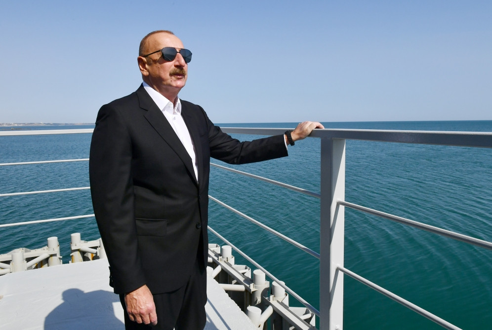 Prezident İlham Əliyev “Şimal” Elektrik Stansiyasının yeni estakadasının və su nasos stansiyalarının açılışında iştirak edib<font color=red> - FOTOLAR</font>