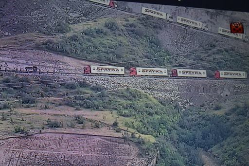 19 erməni yük maşını sərhədimizdə gözləməyə davam edir<font color=red> - FOTOLAR</font>