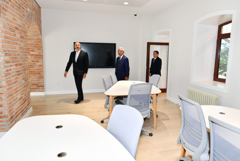 Prezident İlham Əliyev Qazax Müəllimlər Seminariyası ADA Universiteti Qazax Mərkəzində yaradılan şəraitlə tanış olub<font color='red'> - YENİLƏNİB</font><font color=red> - FOTOLAR</font>