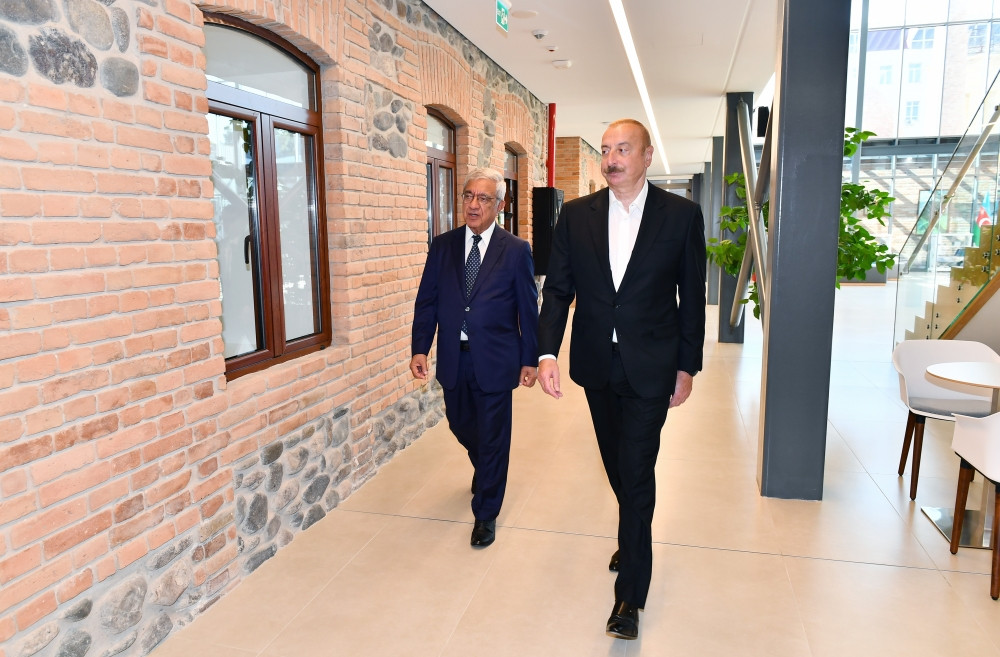 Prezident İlham Əliyev Qazax Müəllimlər Seminariyası ADA Universiteti Qazax Mərkəzində yaradılan şəraitlə tanış olub<font color='red'> - YENİLƏNİB</font><font color=red> - FOTOLAR</font>