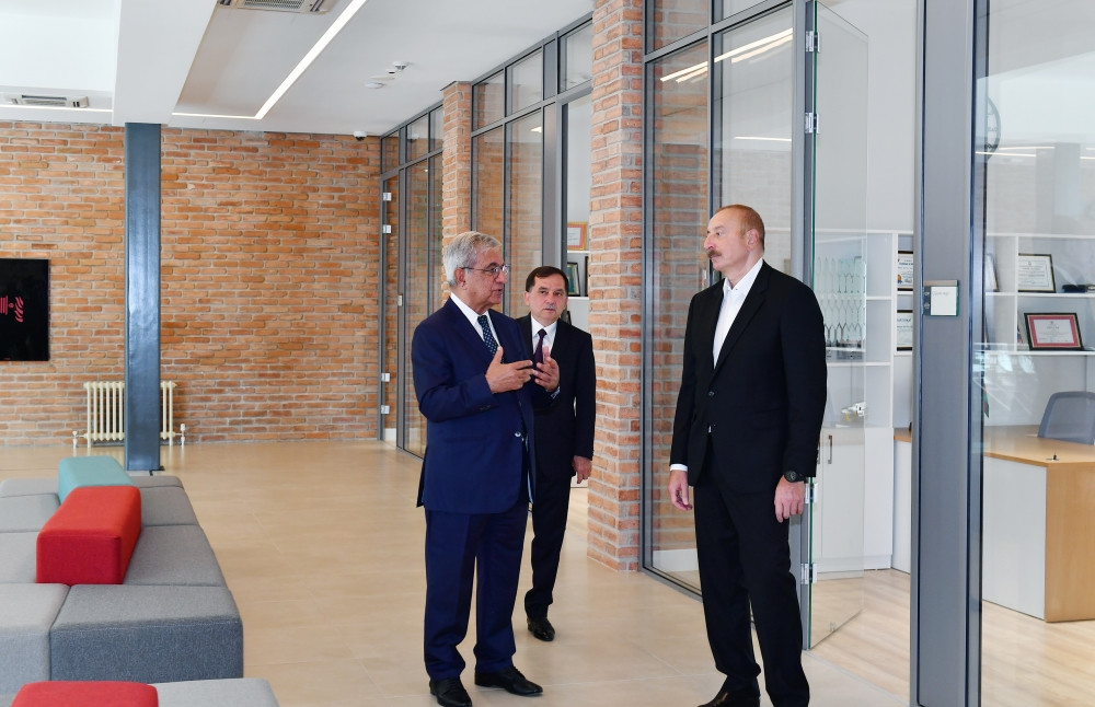 Prezident İlham Əliyev Qazax Müəllimlər Seminariyası ADA Universiteti Qazax Mərkəzində yaradılan şəraitlə tanış olub<font color='red'> - YENİLƏNİB</font><font color=red> - FOTOLAR</font>