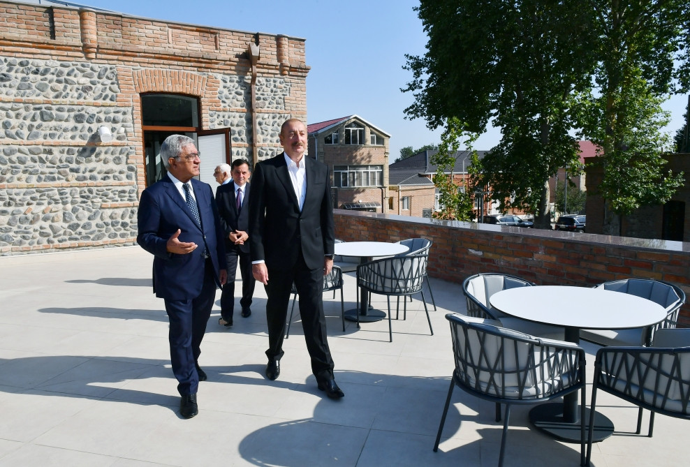 Prezident İlham Əliyev Qazax Müəllimlər Seminariyası ADA Universiteti Qazax Mərkəzində yaradılan şəraitlə tanış olub<font color='red'> - YENİLƏNİB</font><font color=red> - FOTOLAR</font>