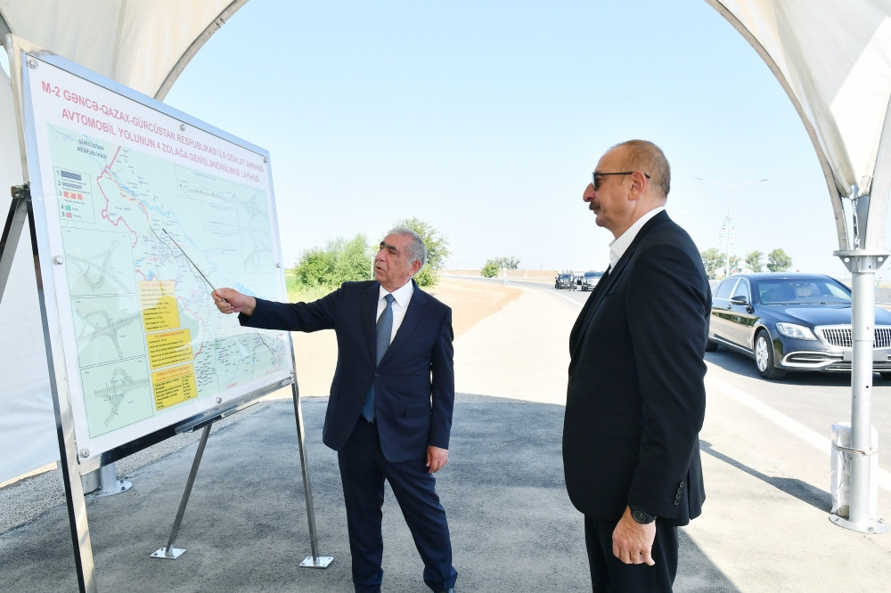Prezident İlham Əliyev Bakı-Qazax-Gürcüstan ilə dövlət sərhədi avtomobil yolunun Gəncə-Qazaxbəyli hissəsinin açılışında iştirak edib<font color='red'> - YENİLƏNİB</font><font color=red> - FOTOLAR</font>