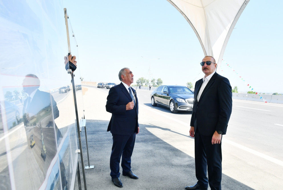 Prezident İlham Əliyev Bakı-Qazax-Gürcüstan ilə dövlət sərhədi avtomobil yolunun Gəncə-Qazaxbəyli hissəsinin açılışında iştirak edib<font color='red'> - YENİLƏNİB</font><font color=red> - FOTOLAR</font>
