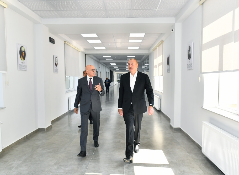 Şəmkir şəhərində Məhəmməd Füzuli adına təbiət və humanitar fənlər təmayüllü tam orta məktəb-liseyin yeni binasının açılışı olub<font color='red'> - YENİLƏNİB</font><font color=red> - FOTOLAR</font>