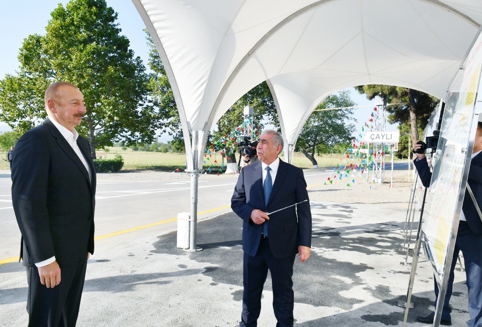 Prezident İlham Əliyev Qarapapaq-Çaylı avtomobil yolunun açılışında iştirak edib<font color='red'> - YENİLƏNİB</font><font color=red> - FOTOLAR</font>