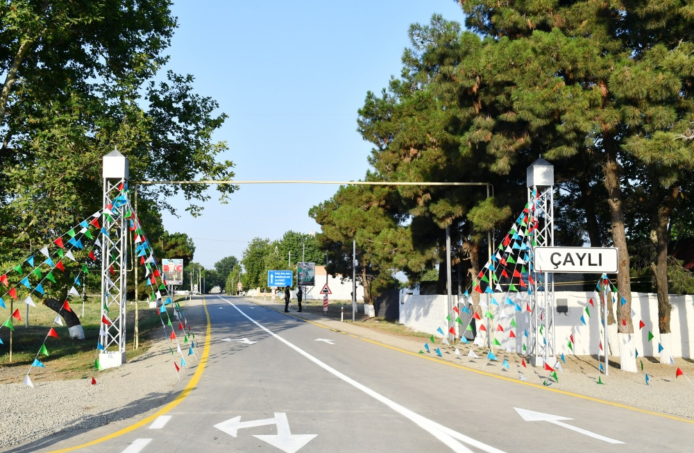Prezident İlham Əliyev Qarapapaq-Çaylı avtomobil yolunun açılışında iştirak edib<font color='red'> - YENİLƏNİB</font><font color=red> - FOTOLAR</font>