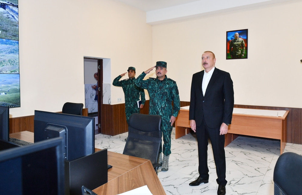 Prezident İlham Əliyev“Qazax” Əlahiddə Sərhəd Diviziyasının qarnizon kompleksində yaradılan şəraitlə tanış olub<font color='red'> - YENİLƏNİB</font><font color=red> - FOTOLAR</font>