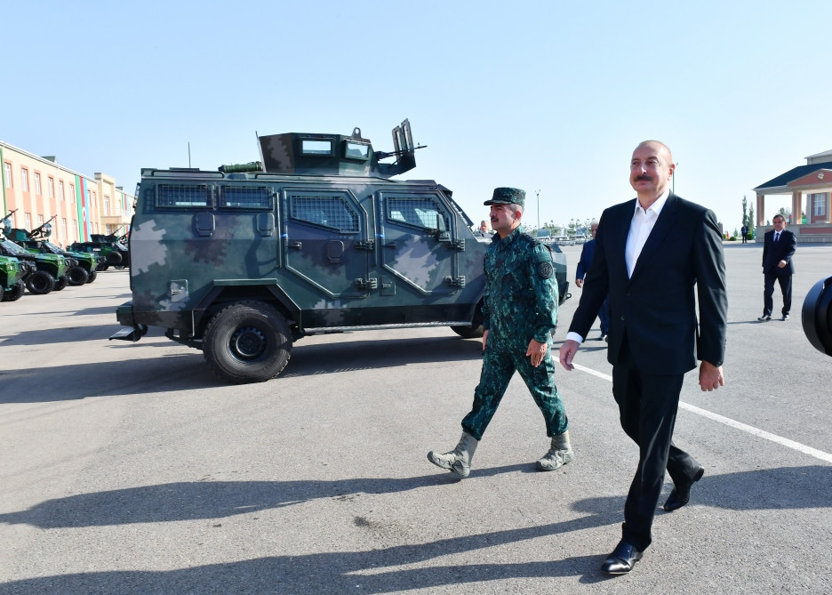 Prezident İlham Əliyev“Qazax” Əlahiddə Sərhəd Diviziyasının qarnizon kompleksində yaradılan şəraitlə tanış olub<font color='red'> - YENİLƏNİB</font><font color=red> - FOTOLAR</font>