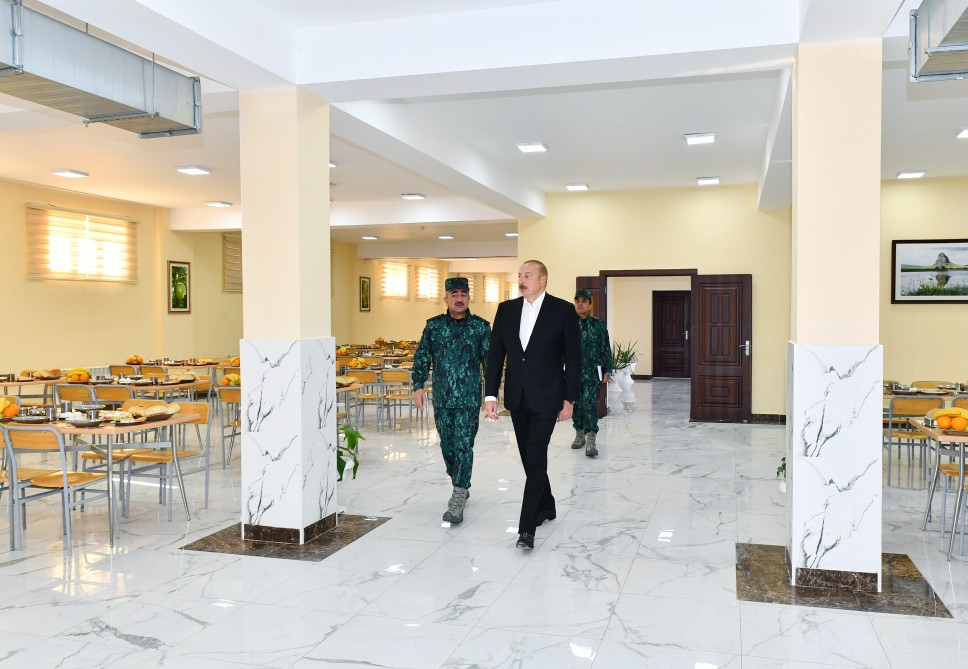 Prezident İlham Əliyev“Qazax” Əlahiddə Sərhəd Diviziyasının qarnizon kompleksində yaradılan şəraitlə tanış olub<font color='red'> - YENİLƏNİB</font><font color=red> - FOTOLAR</font>