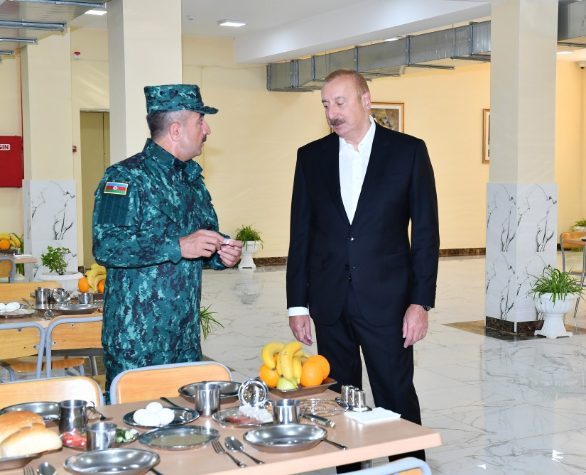 Prezident İlham Əliyev“Qazax” Əlahiddə Sərhəd Diviziyasının qarnizon kompleksində yaradılan şəraitlə tanış olub<font color='red'> - YENİLƏNİB</font><font color=red> - FOTOLAR</font>