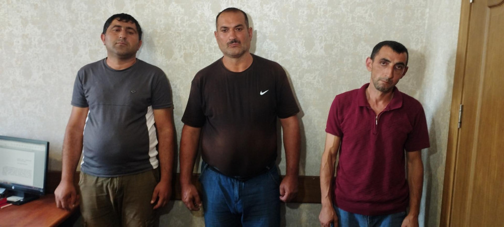 Şamaxıda xəstə atları kəsərək satmaq istəyən şəxslər saxlanılıb<font color=red> - FOTOLAR</font>