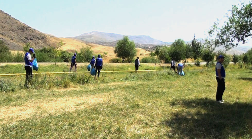 Naxçıvanda ekologiya könüllüləri növbəti dəfə təbiətə qayğı nümayiş etdiriblər <font color=red> - FOTOLAR</font>