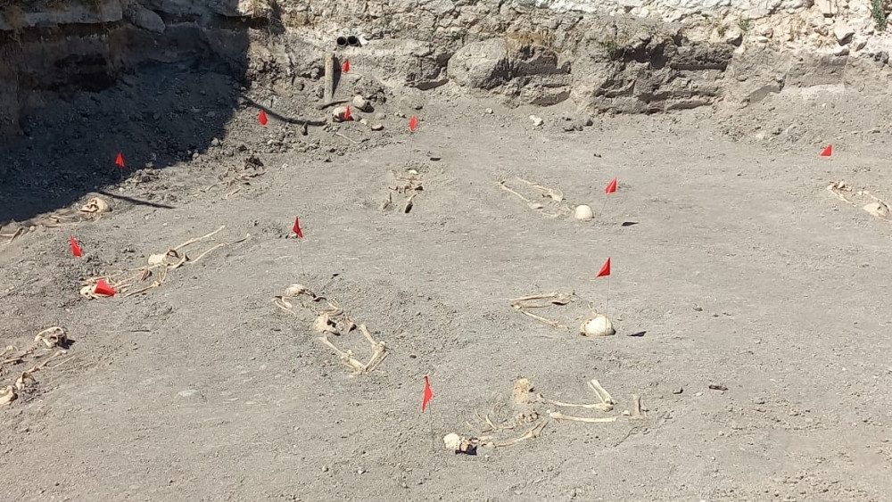 Şuşa şəhərində daha bir kütləvi məzarlıq aşkarlanıb<font color=red> - FOTOLAR</font>
